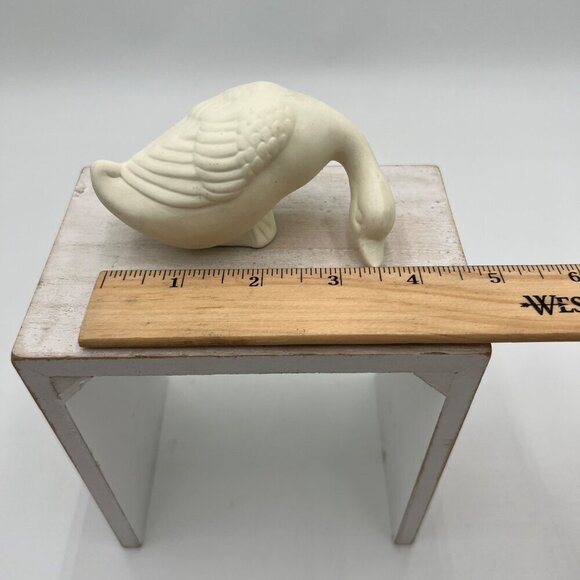 White small duck ceramic figurine head down - Picture 2 of 4